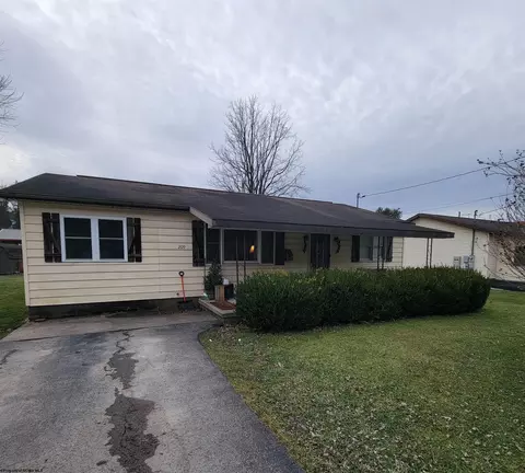 209 Pennsylvania Ave, Parsons, WV 26287
