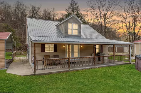 122 Robinson Run Rd, Maidsville, WV 26541