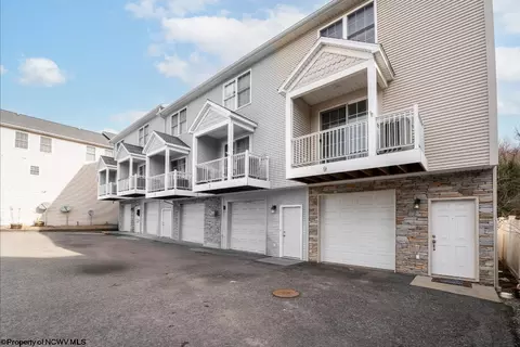 9 Willow Ridge Dr, Morgantown, WV 26505