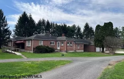 81 Pine Circle Dr, Elkins, WV 26241