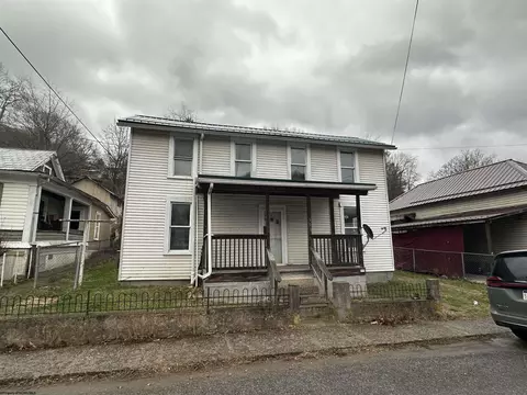 318 Broad St, Weston, WV 26452