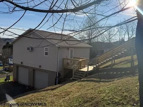 112 Knouse Ln, Granville, WV 26534