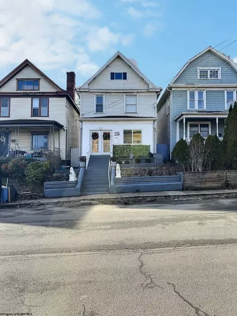 229 W Berkeley St, Uniontown, PA 15401
