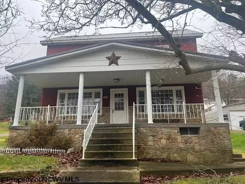 101 Chestnut St, Idamay, WV 26576