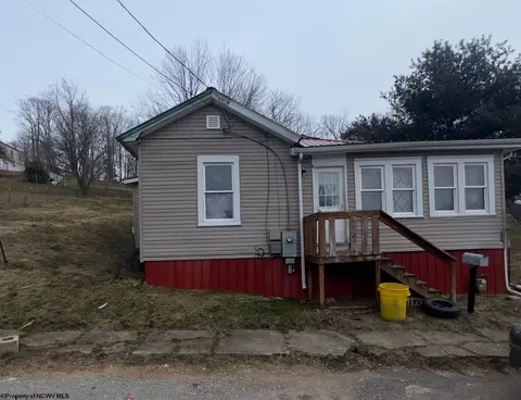 128 Mcgary Ave, Weston, WV 26452