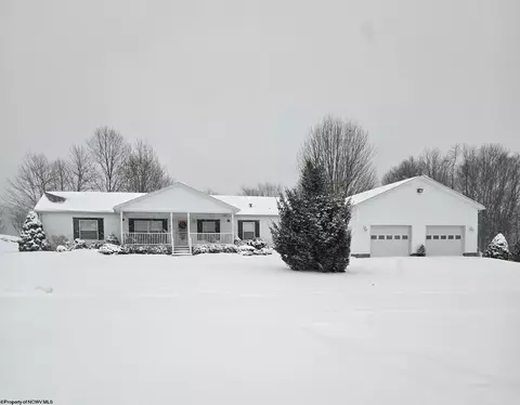29 Fairfax Pines Dr, Reedsville, WV 26547