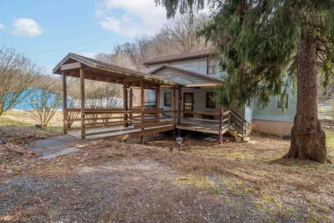 67 Mason Dixon Hwy, Maidsville, WV 26541