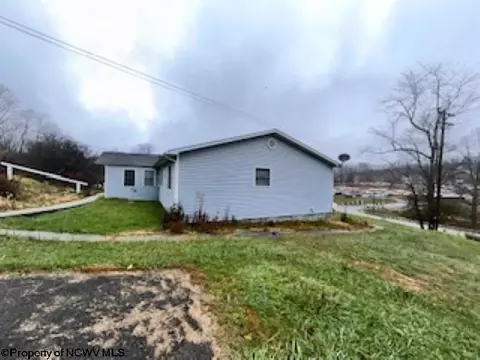 29 Freeman St, Farmington, WV 26571