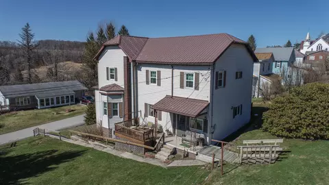 70 Brown St, Thomas, WV 26292