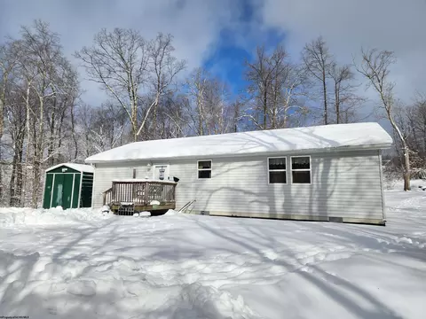 374 Country Mile Rd, Kingwood, WV 26537
