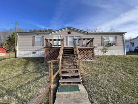 505 Kanawha St, Gassaway, WV 26624