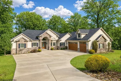 2063 Anna Furnace Cir, Morgantown, WV 26508
