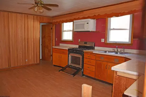 Kitchen - 714 Seneca Trl, Beverly, WV 26253 photo 2 of 2
