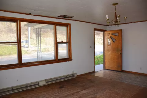 Living - 714 Seneca Trl, Beverly, WV 26253 photo 4 of 4