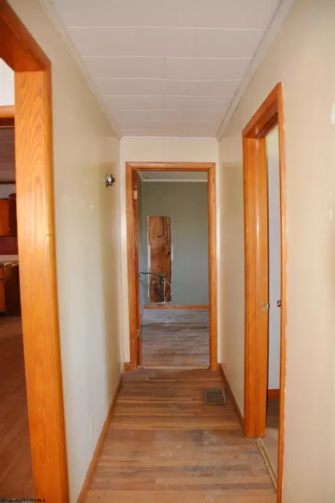 Entry Way - 714 Seneca Trl, Beverly, WV 26253 photo 1 of 1