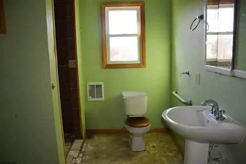 Bath - 714 Seneca Trl, Beverly, WV 26253 photo 1 of 1