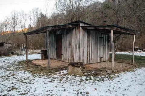 Exterior - 4054 Piney Fork Rd, Pine Grove, WV 26419 photo 5 of 6