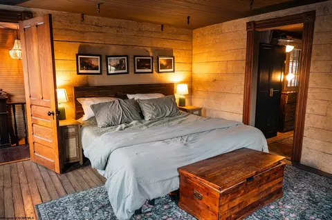 Bedroom - 4054 Piney Fork Rd, Pine Grove, WV 26419 photo 6 of 10