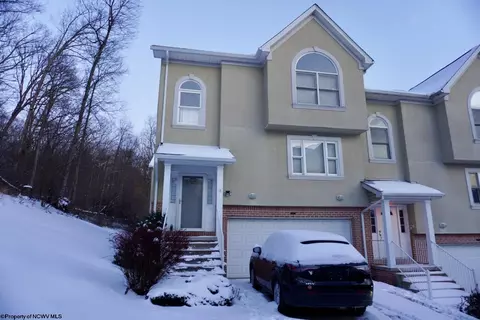213 Palisades Dr, Morgantown, WV 26505
