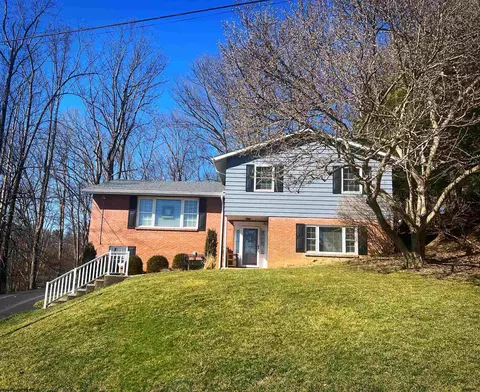 929 Pine Hill Dr, Fairmont, WV 26554
