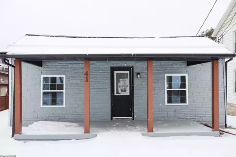 41 Jasper St, Rivesville, WV 26588