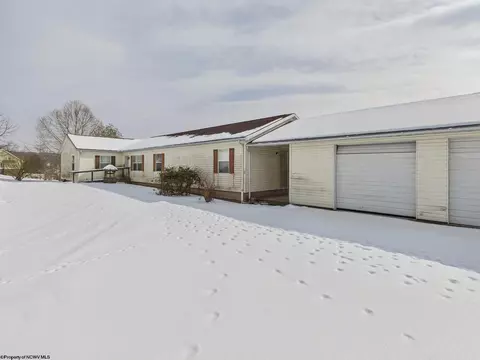 66 Hawks Nest Ln, Mount Clare, WV 26408