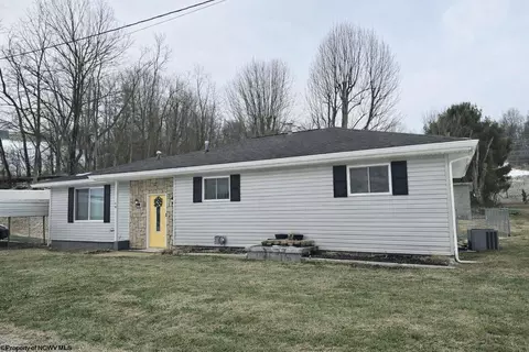 68 School St, Ellenboro, WV 26346