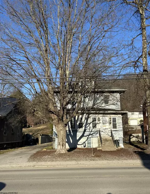 635 S Main St, Philippi, WV 26416