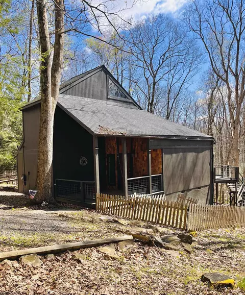 952 Rhododendron Dr, Terra Alta, WV 26764