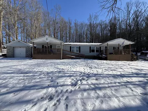 29 Redfern Rd, Lost Creek, WV 26385