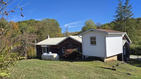 Exterior - 7419 Union Rd, Philippi, WV 26416 photo 4 of 15