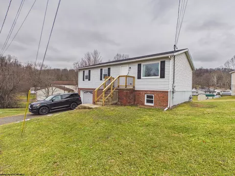 47 Brookside Dr, Lost Creek, WV 26385