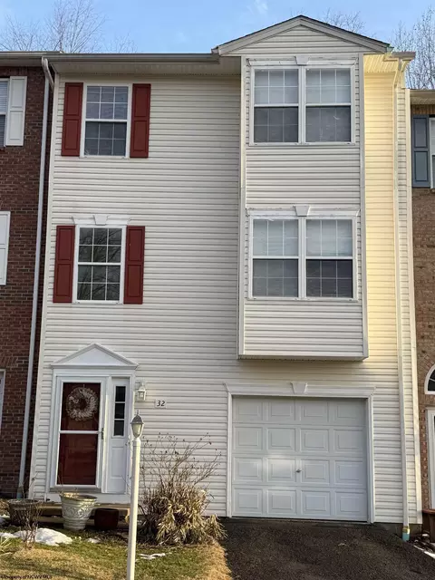 32 Fairway Dr, Mount Clare, WV 26408