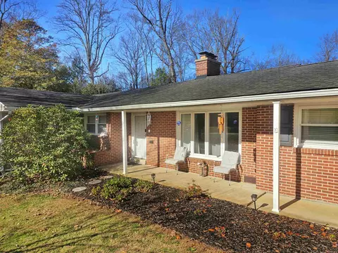 518 Hillcrest Cir, Bridgeport, WV 26330