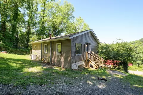 1004 College Ave, Morgantown, WV 26505