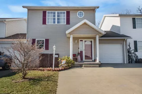 4043 Pinehurst Dr, Morgantown, WV 26505