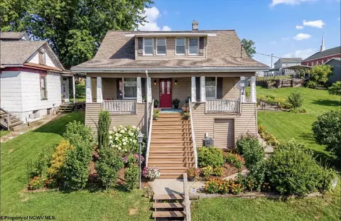 139 W Knotts Ave, Grafton, WV 26354