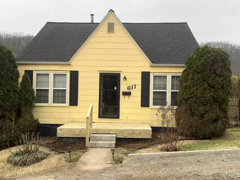 611 Broad St, Weston, WV 26452