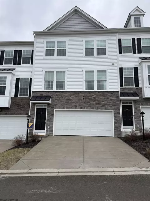 17 Dover Ct, Bridgeport, WV 26330