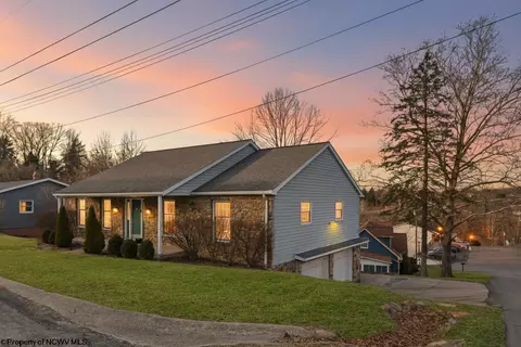 909 Cottonwood St, Morgantown, WV 26505