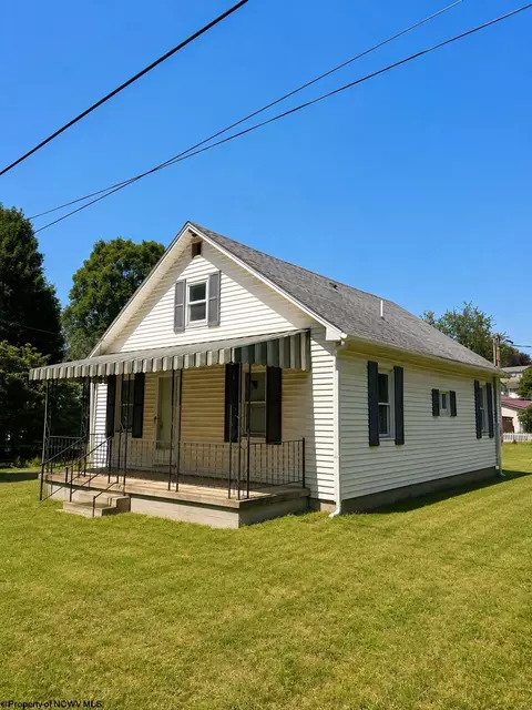 14 White Lamb Ln, Elkins, WV 26241
