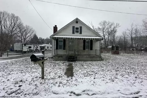14 White Lamb Ln, Elkins, WV 26241