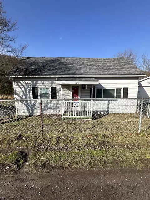 25 3rd St, Gypsy, WV 26361