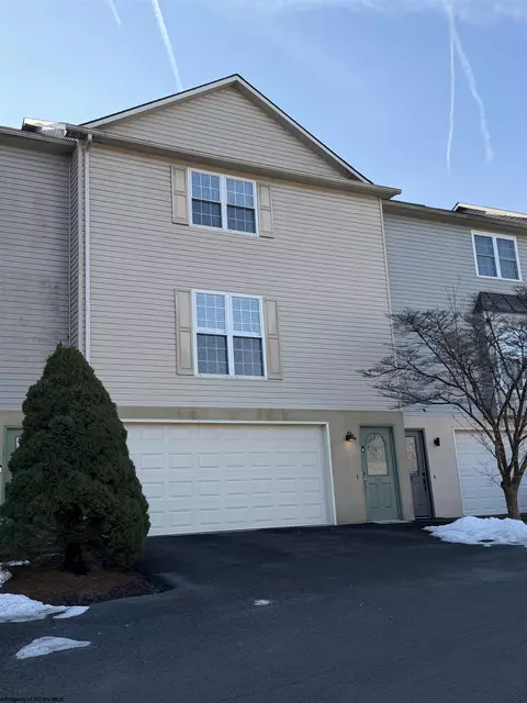 27 Clear Spring Dr, Morgantown, WV 26508