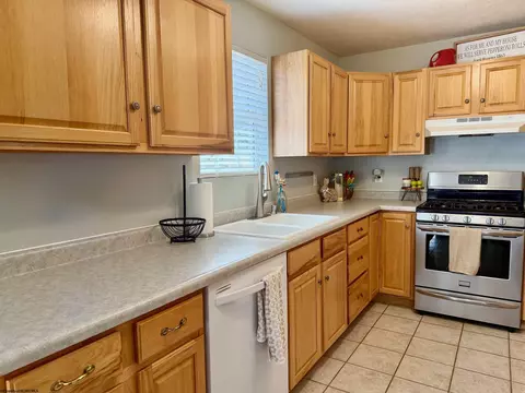 Kitchen - 27 Clear Spring Dr, Morgantown, WV 26508 photo 4 of 4