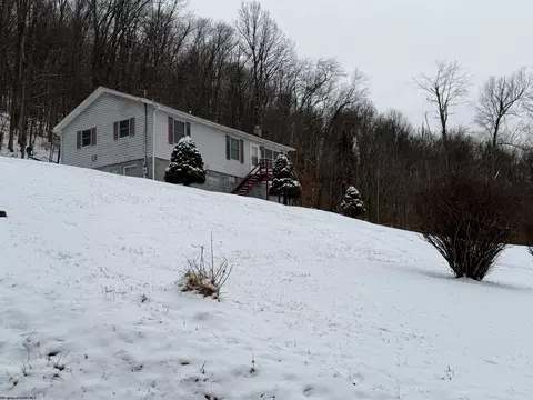 1 Crescent St, Grafton, WV 26354