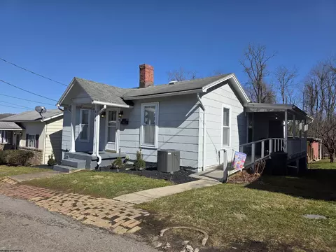 616 Maple St, Shinnston, WV 26431