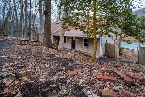 450 Wildwood Lk, Morgantown, WV 26508