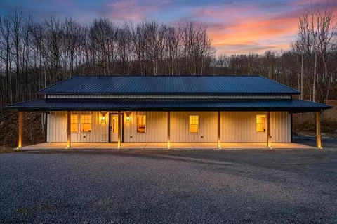 1073 Kanes Creek Rd, Kingwood, WV 26537