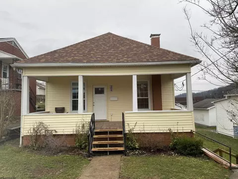 204 Ohio Ave, Nutter Fort, WV 26301